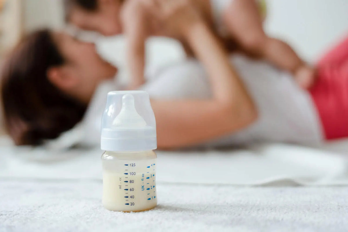 Comment faire accepter le biberon à un bébé allaité